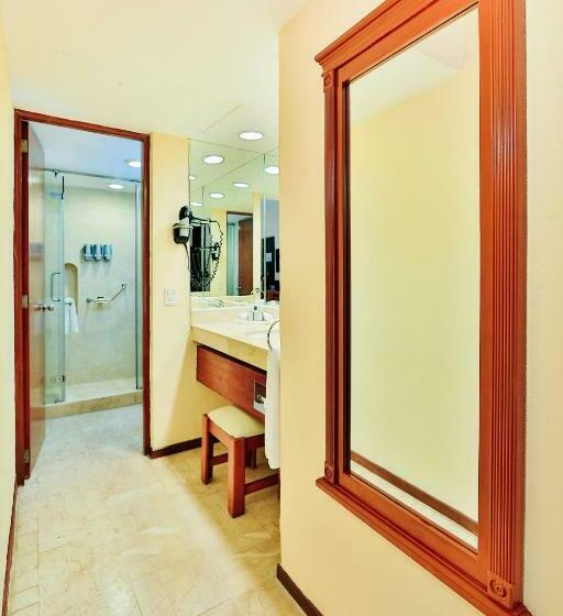 غرفة عائلية مطلّة علي البحر, Occidental Tucancun  All Inclusive