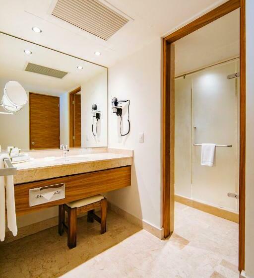 غرفة عائلية مطلّة علي البحر, Occidental Tucancun  All Inclusive