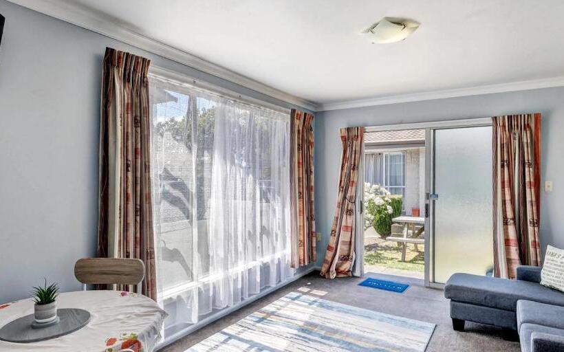 Апартаменты 1 Спальня, Admiral Motel