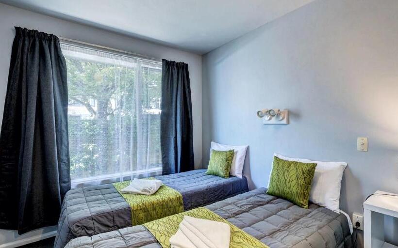 Апартаменты 2 Спальни, Admiral Motel