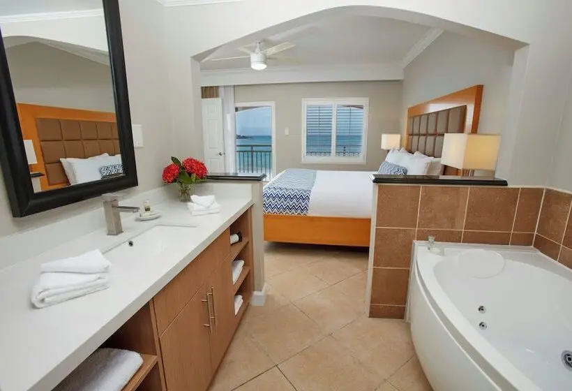 سوییت, Divi Little Bay Beach Resort