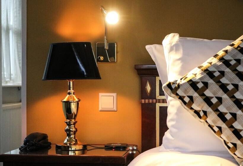 Suite with Views, Ambassade