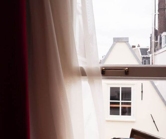 Deluxe Room with Views, Ambassade