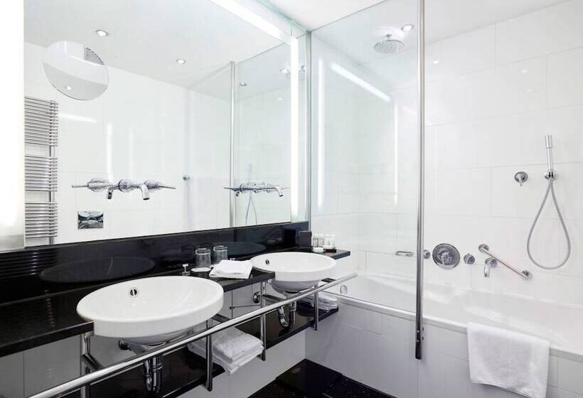 Deluxe Room with Views, Ambassade