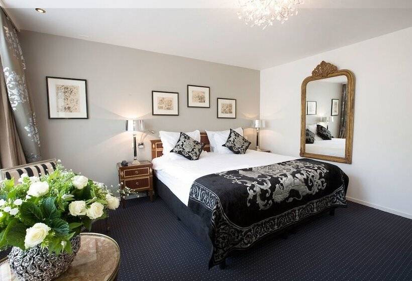 Superior Room with Views, Ambassade