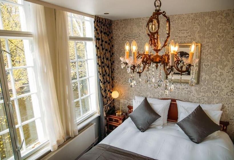 Superior Room with Views, Ambassade