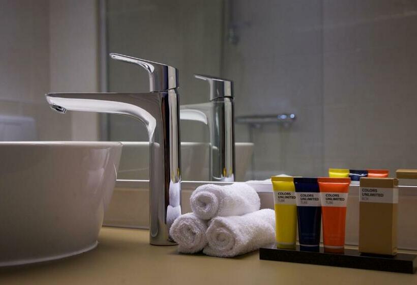 标准单人间, Arrows