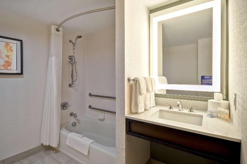 اتاق لوکس, Curacao Avila Beach