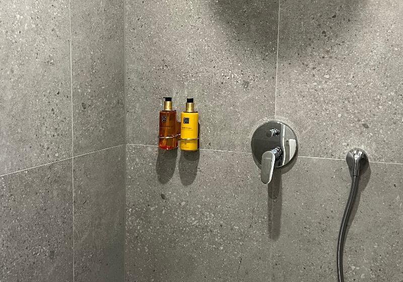 اتاق لوکس, Curacao Avila Beach