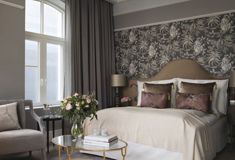 주니어 스위트, Britannia