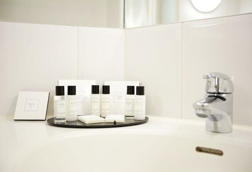 Suite, Carlton Oasis