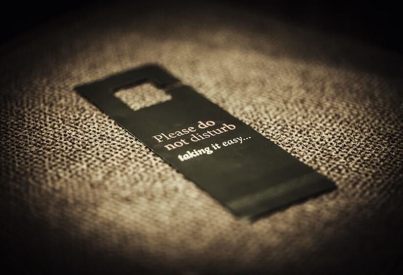 Suite, Carlton Oasis