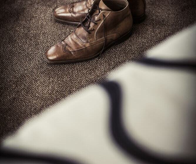 Suite, Carlton Oasis