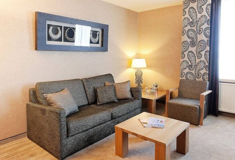 Suite, Carlton Oasis