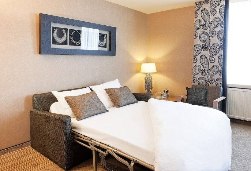 Suite, Carlton Oasis