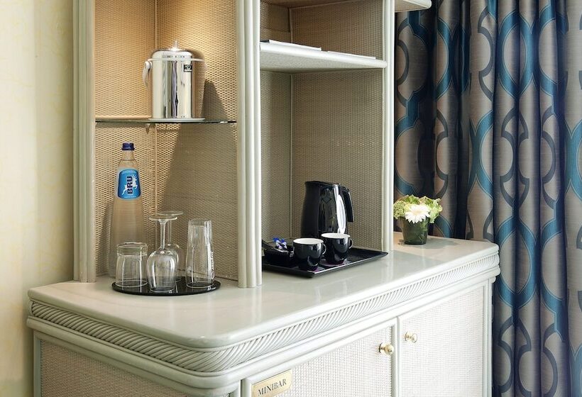 Deluxe Room, Carlton Oasis