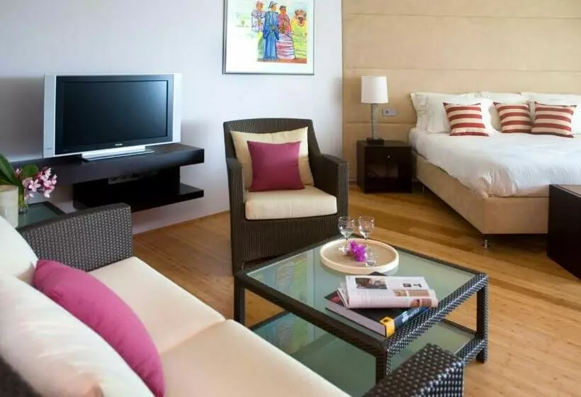 اتاق لوکس, Curacao Avila Beach