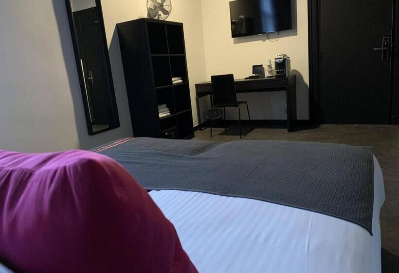 اتاق استاندارد سه نفره, De Looier