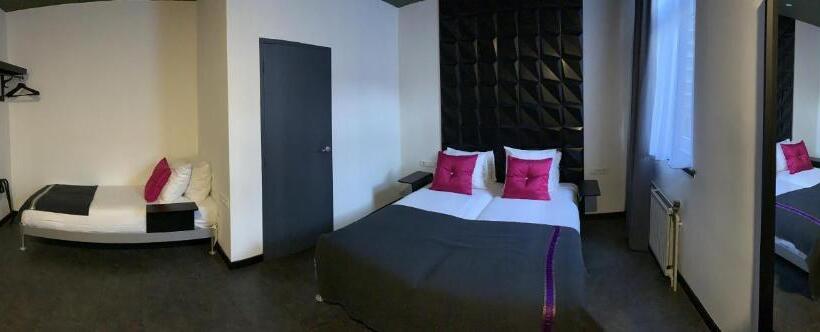 اتاق استاندارد سه نفره, De Looier