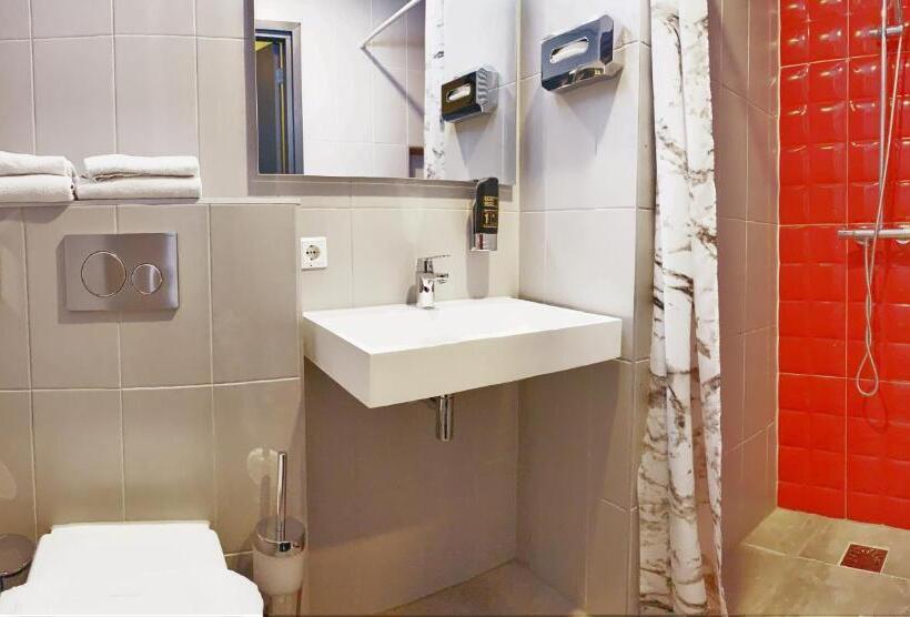 اتاق استاندارد چهار تخته, De Looier