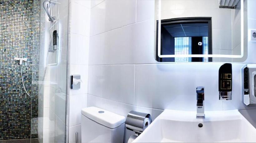 اتاق استاندارد چهار تخته, De Looier