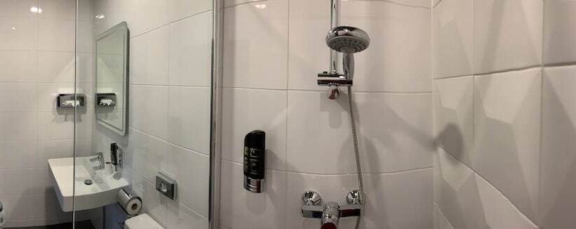 اتاق استاندارد سه نفره, De Looier