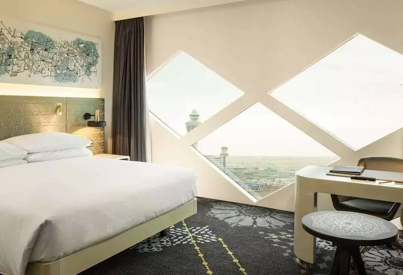 キングサイズベッドのデラックスルーム, Hilton Amsterdam Airport Schiphol