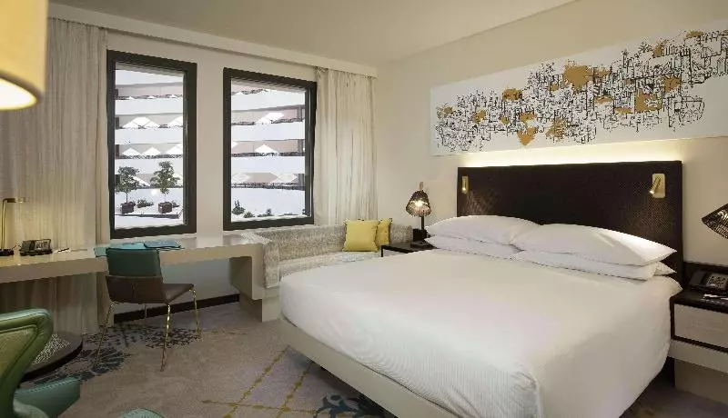 キングサイズベッドのスタンダードルーム, Hilton Amsterdam Airport Schiphol