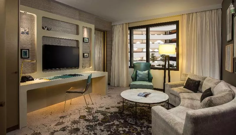 キングサイズベッドのスイートルーム, Hilton Amsterdam Airport Schiphol