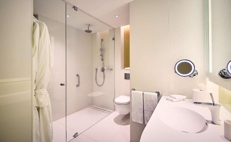 디럭스 룸, Hilton Amsterdam Airport Schiphol