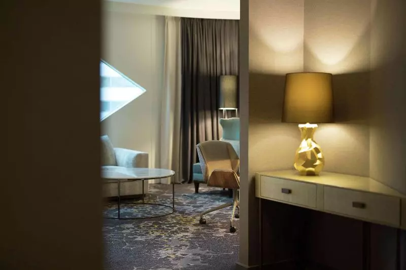 身障者適用キングサイズベッドルーム, Hilton Amsterdam Airport Schiphol