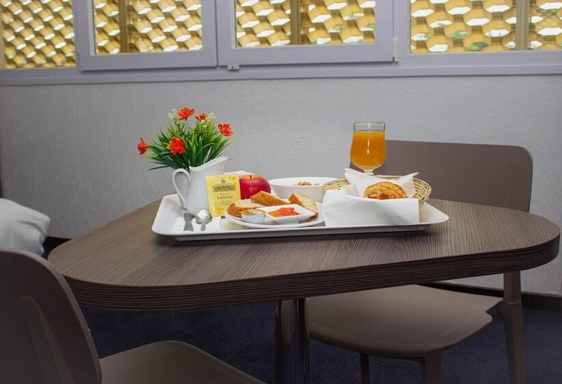 اتاق لوکس با تخت بزرگ, Le Paris