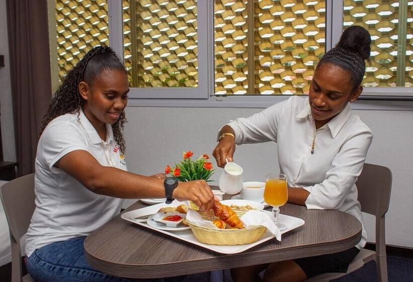 اتاق لوکس با تخت بزرگ, Le Paris