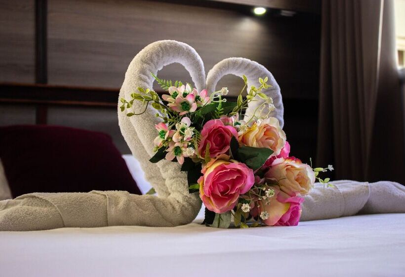 اتاق لوکس سه تخته, Le Paris