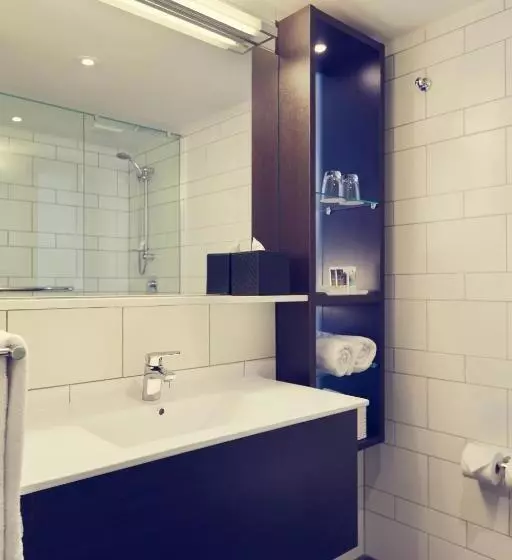 キングサイズベッドのジュニアスイート, Mövenpick Hotel Auckland