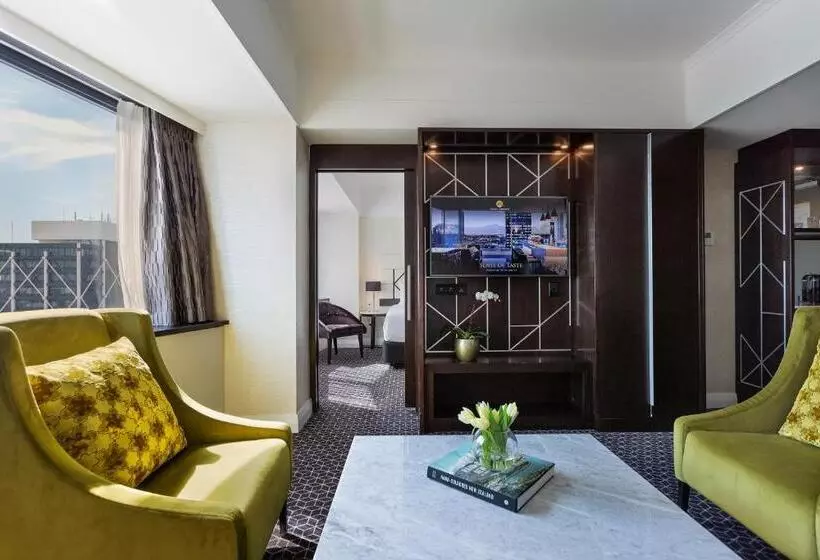 キングサイズベッドのジュニアスイート, Mövenpick Hotel Auckland