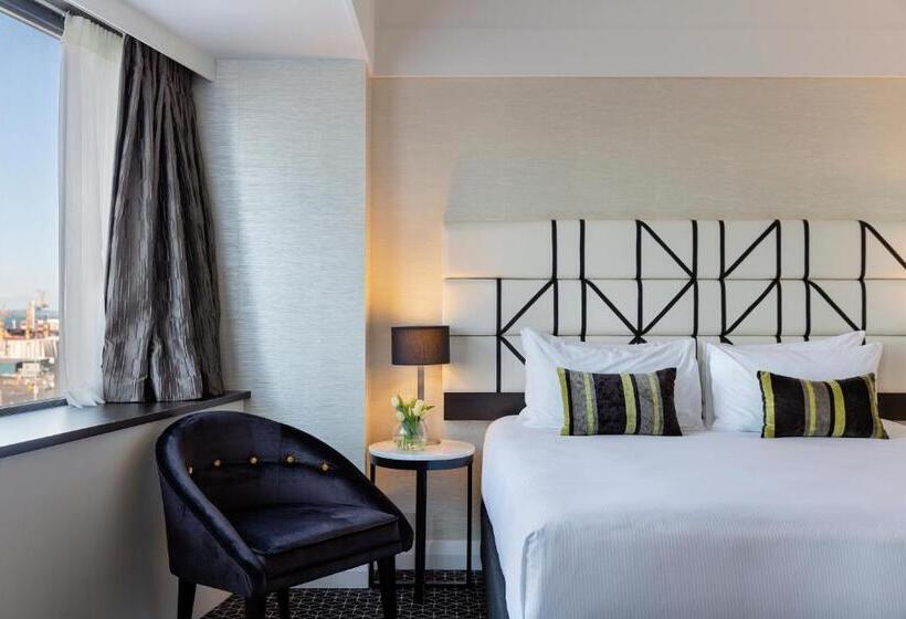 주니어 스위트 킹사이즈 침대, Mövenpick Hotel Auckland