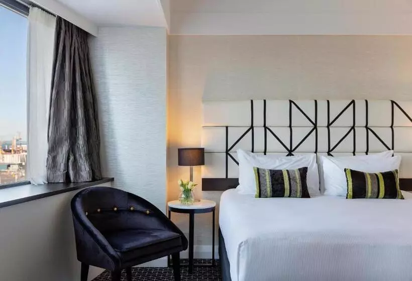 キングサイズベッドのジュニアスイート, Mövenpick Hotel Auckland