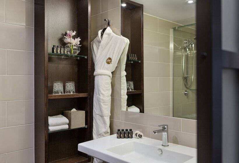 수피리어 룸, Mövenpick Hotel Auckland