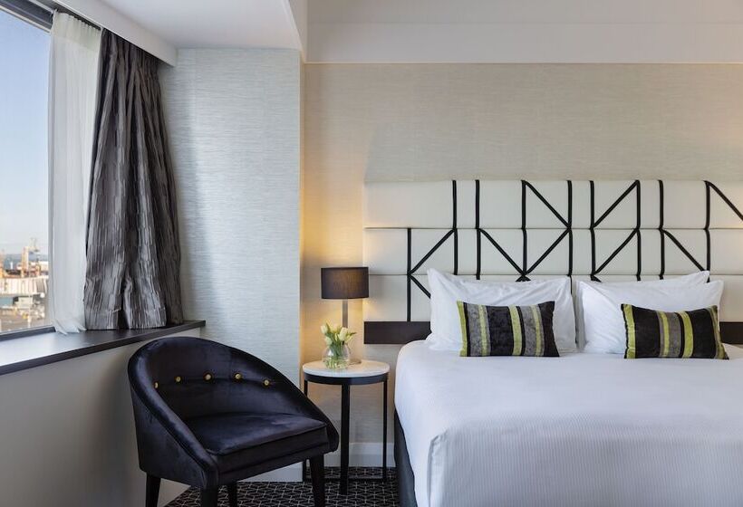 수피리어 룸, Mövenpick Hotel Auckland