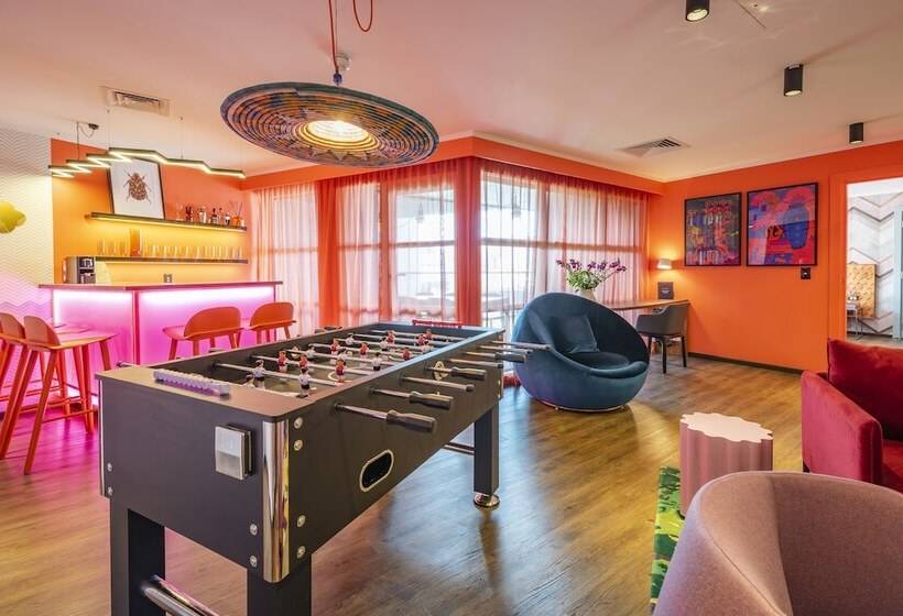 جناح, Naumi  Auckland Airport