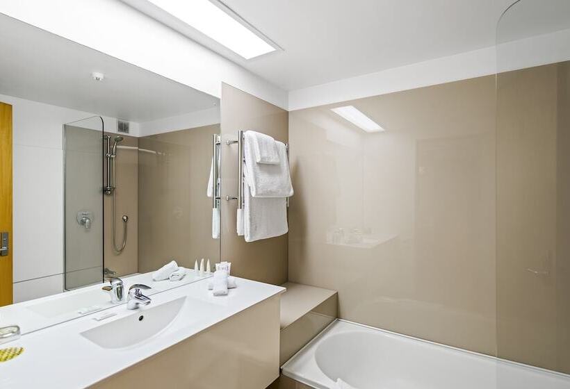 غرفة إقتصادية, Naumi  Auckland Airport