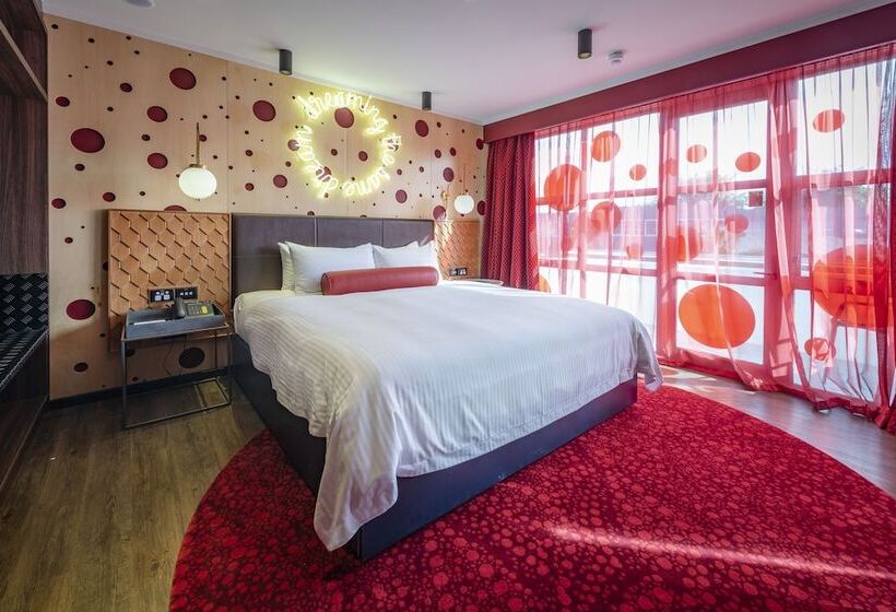 جناح, Naumi  Auckland Airport