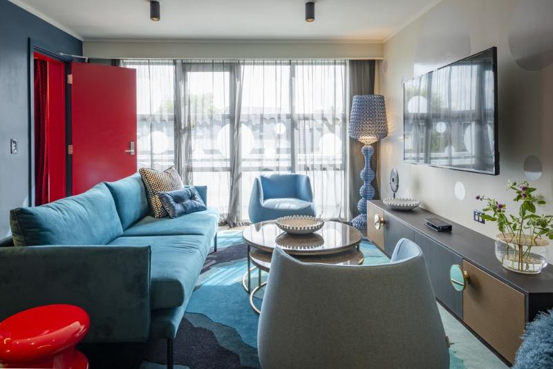 جناح, Naumi  Auckland Airport