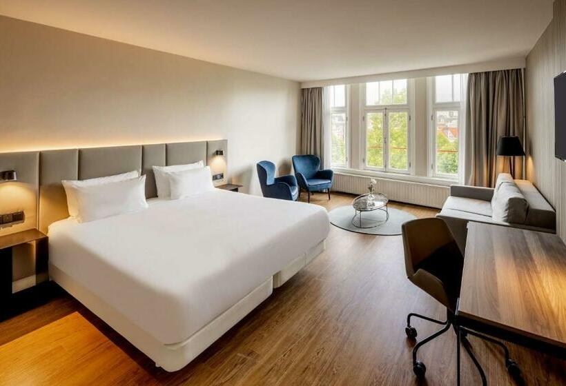 سوییت جونیور, NH Amsterdam Schiller