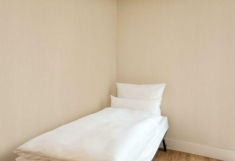 سوییت جونیور, NH Amsterdam Schiller