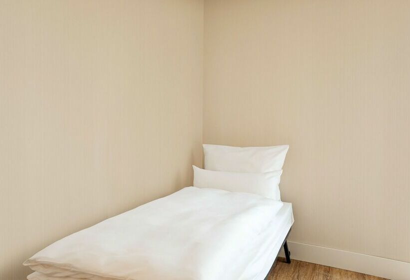 اتاق سوپریور سه تخته, NH Amsterdam Schiller