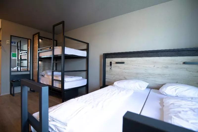 اتاق استاندارد چهار تخته, A&o Rotterdam City