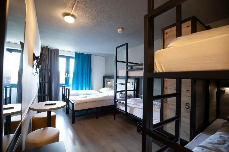 اتاق استاندارد چهار تخته, A&o Rotterdam City