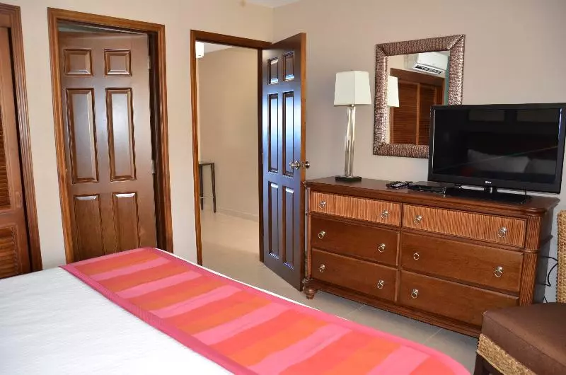 سوییت لوکس, Simpson Bay Resort Marina & Spa